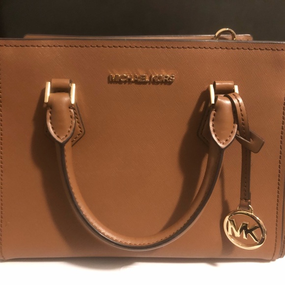 MK Charlotte Small Saffiano Leather 2-in-1 Tote Bag with matching wallet - Picture 2 of 7